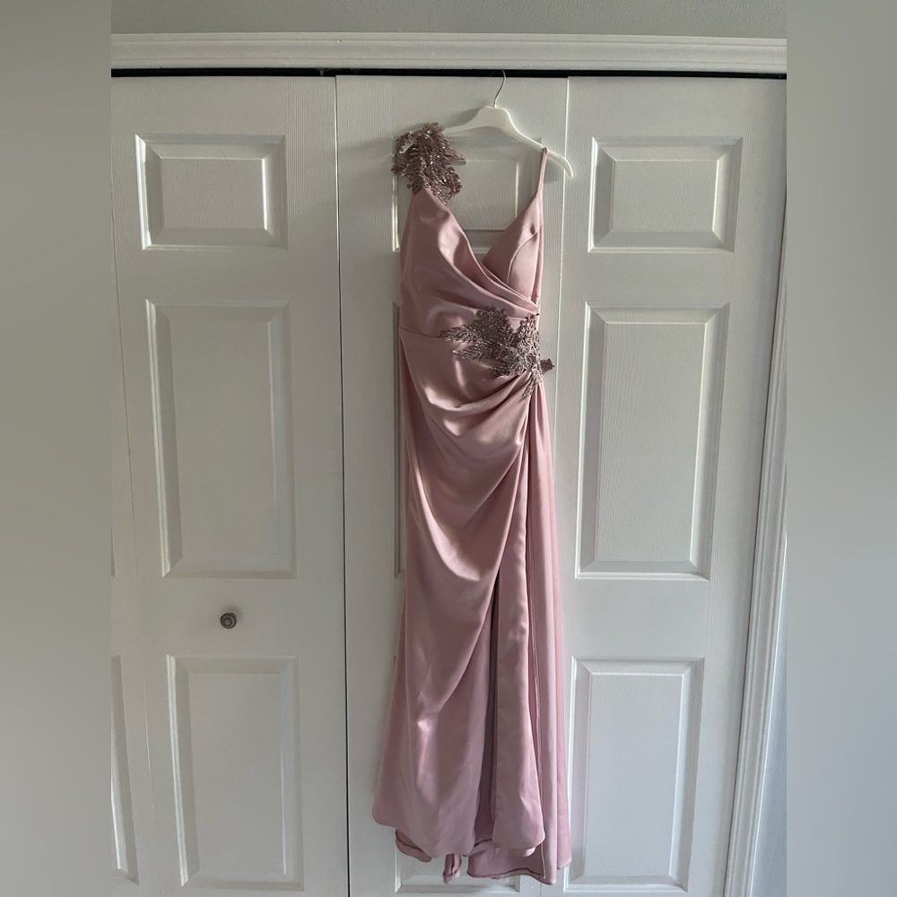 Pink dress - Picture 4 of 8